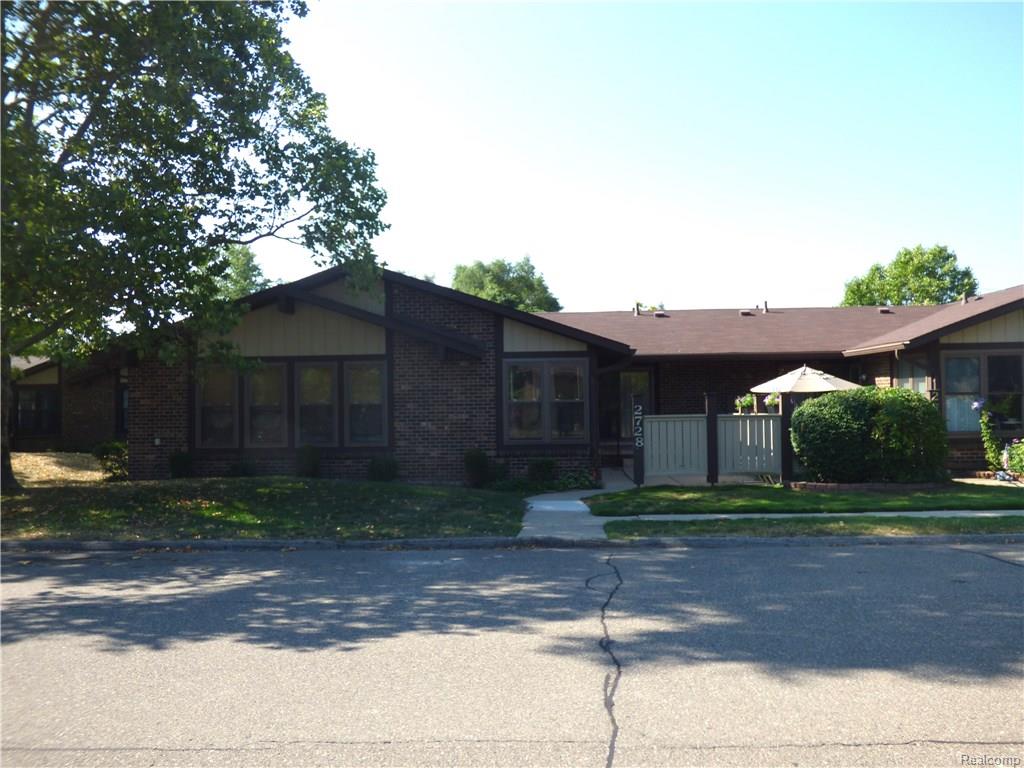 2728 Roundtree, Troy, MI 48083 photo 1