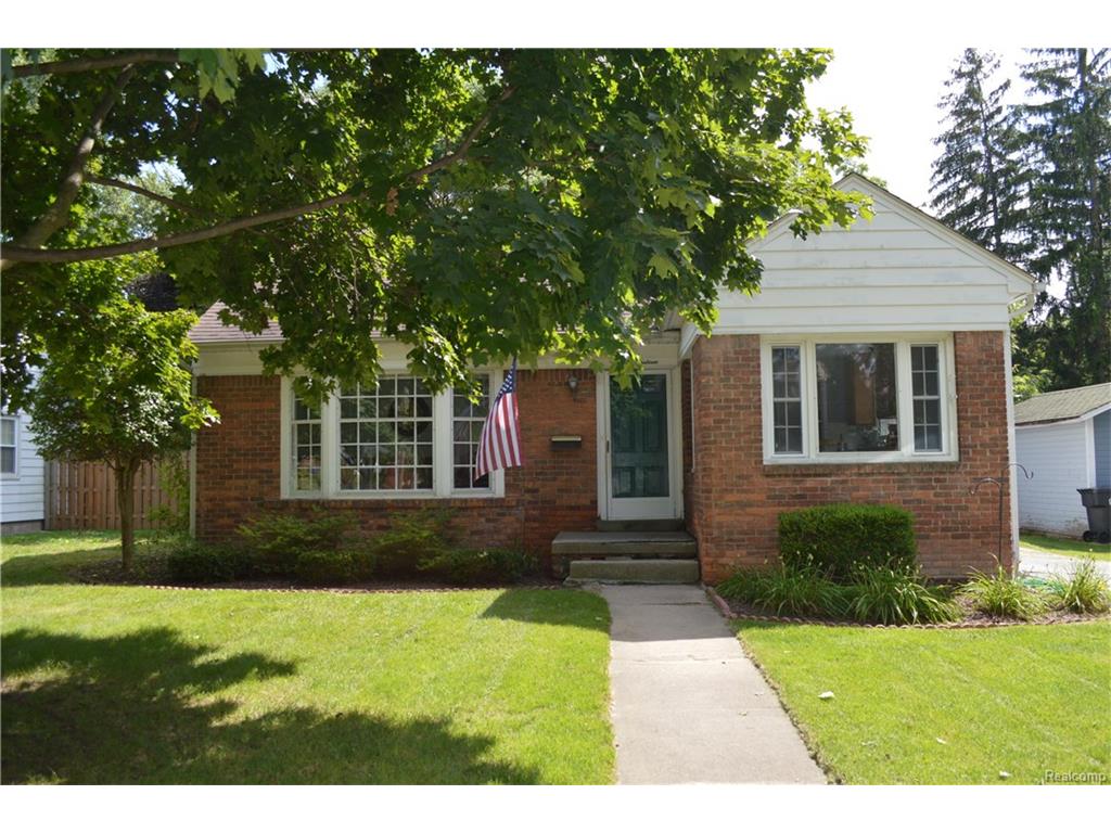 219 Riddle St, Howell, MI 48843 photo 1