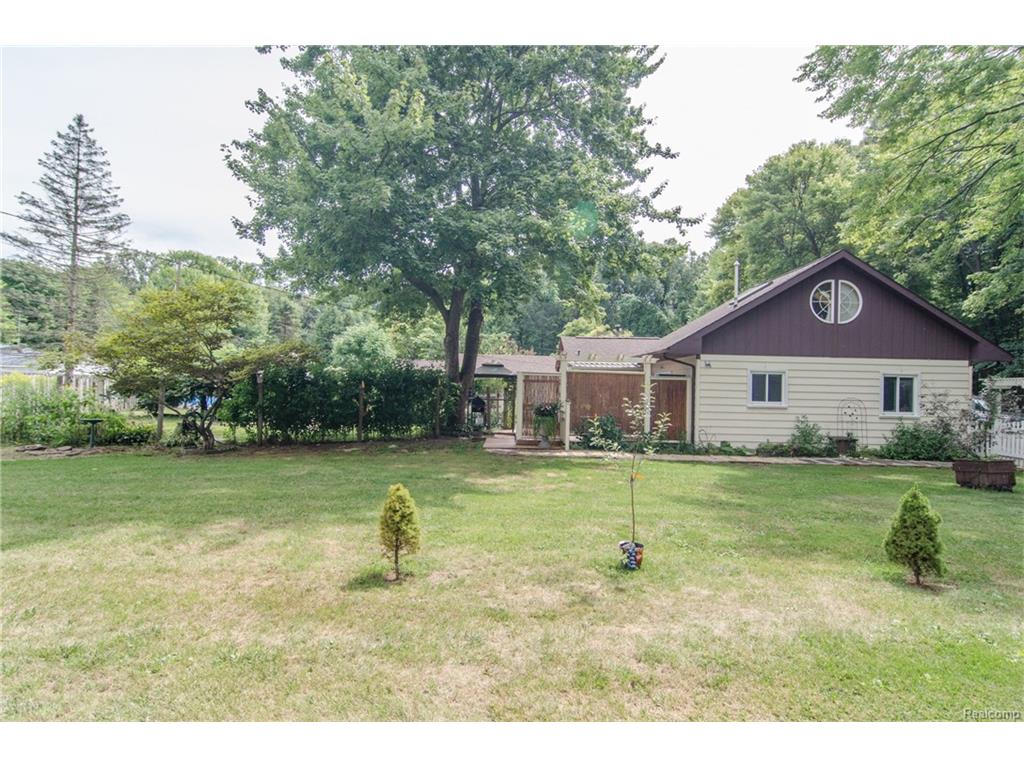 16315 Burton St, Romulus, MI 48174 photo 1