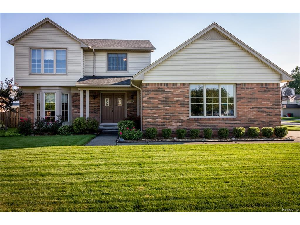 17784 Riverhill, Macomb, MI 48044 photo 1