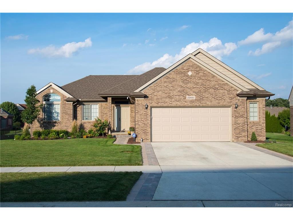 22651 Timbercrest Dr, Macomb, MI 48044 photo 1
