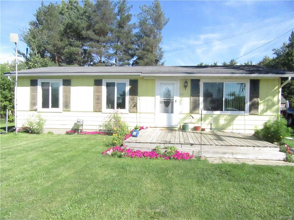 207 Railroad St, Capac, MI 48014 photo 1