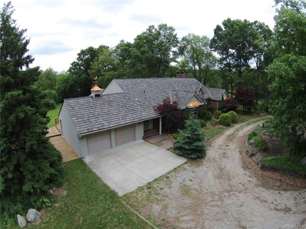2425 E Commerce St, Milford, MI 48381 photo 1