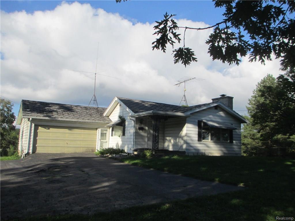 6433 Bennett Lake Rd, Fenton, MI 48430 photo 1
