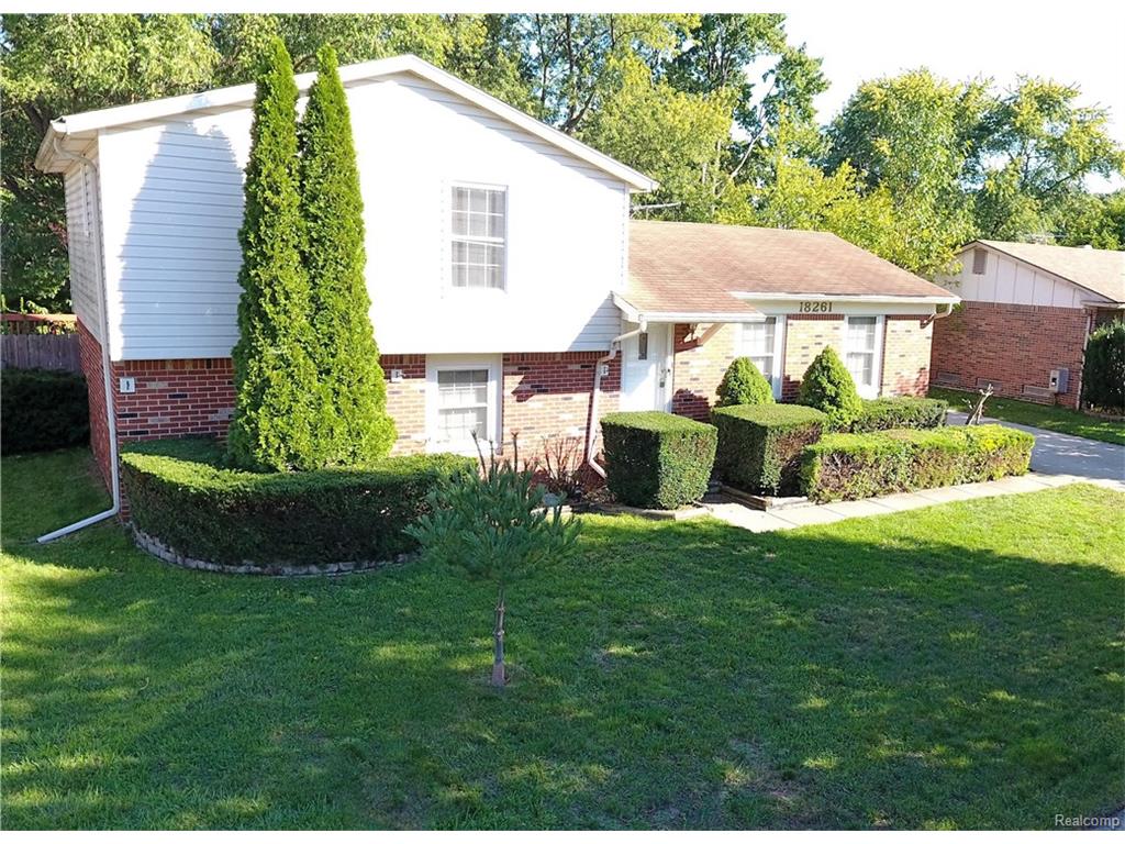 18261 Alvaro Ave, Brownstown Twp, MI 48193 photo 1