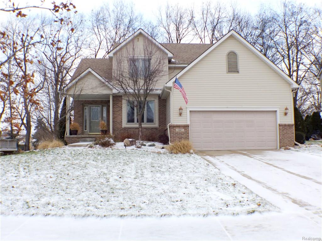 1047 Long Leaf Ct, Brighton, MI 48116 photo 1