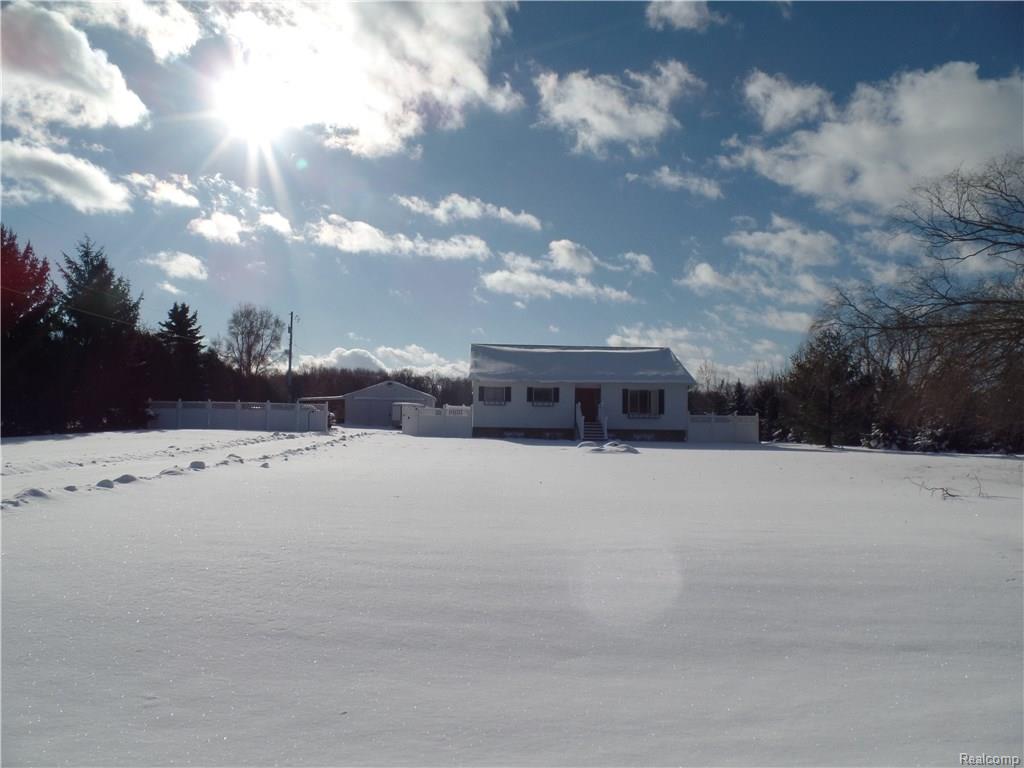 8314 E Allen Rd, Fenton, MI 48430 photo 1