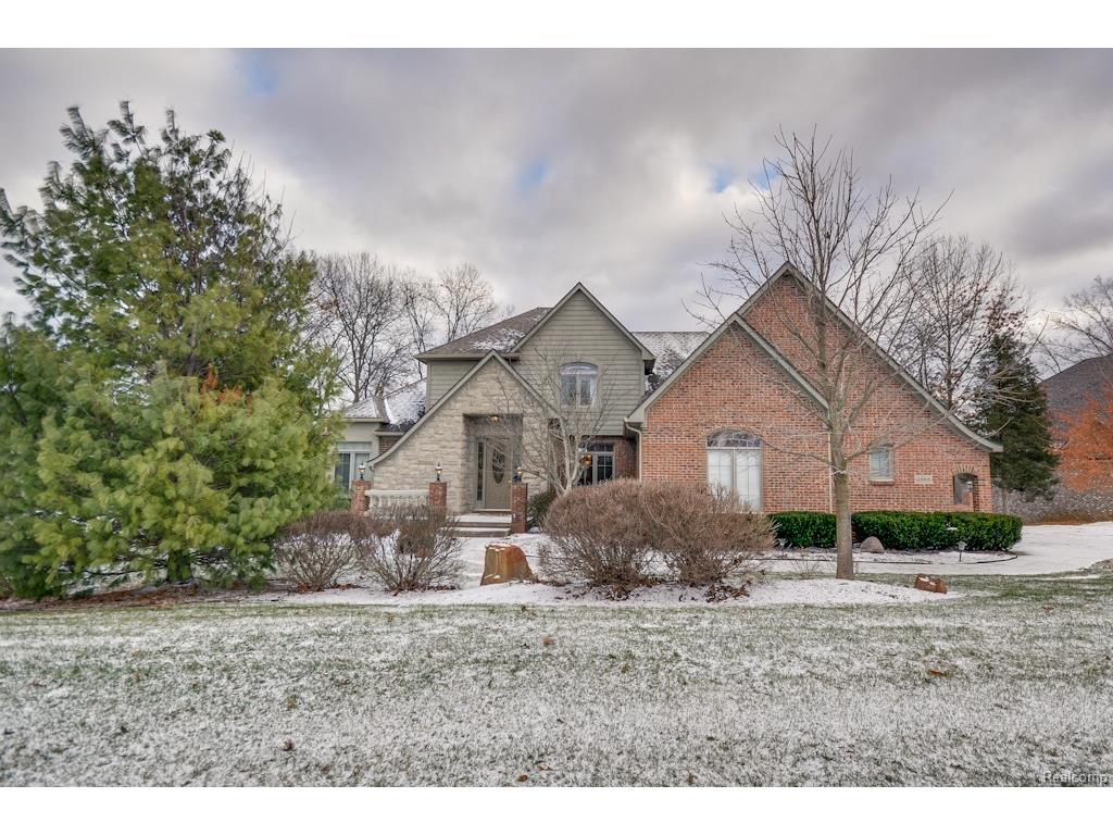 5989 Nottingham Pt, Hamburg Twp, MI 48116 photo 1