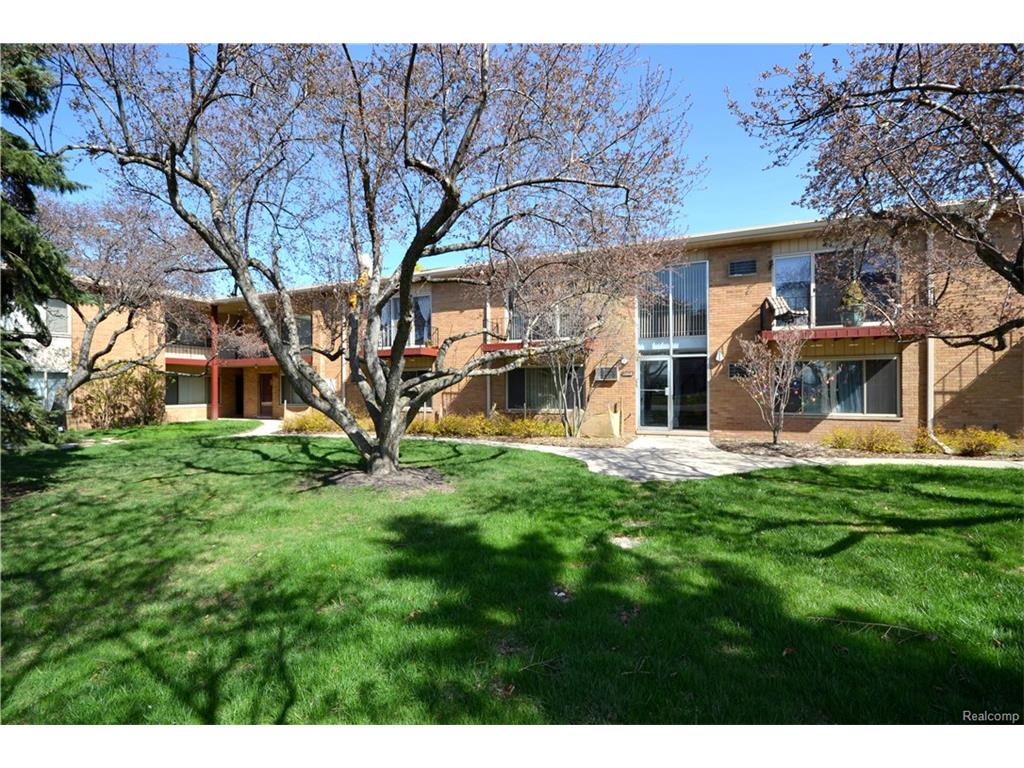 2859 E Maple Rd #14, Birmingham, MI 48009 photo 1