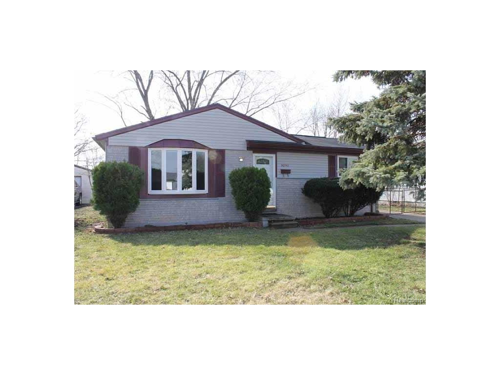 30743 Cherry Ave, Romulus, MI 48174 photo 1