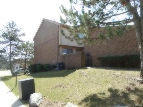 5251 Wright Way E, West Bloomfield, MI 48322 photo 1