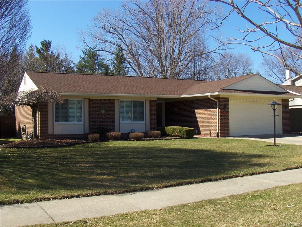 4037 Cypress Dr, Troy, MI 48085 photo 1