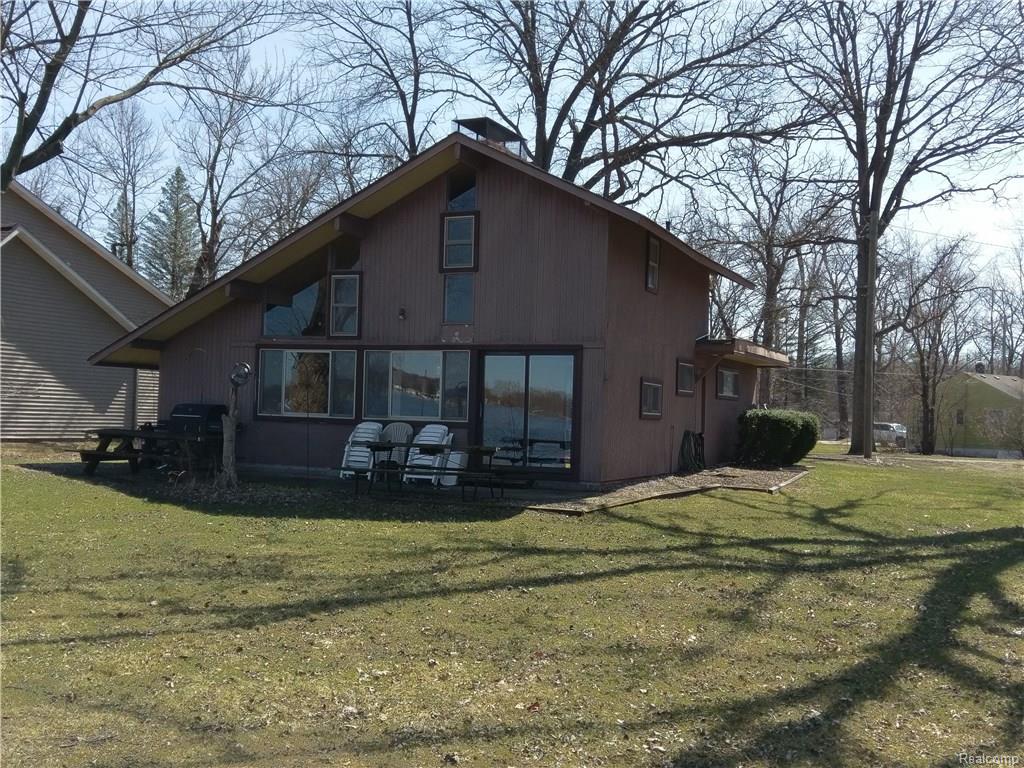 8784 Riverside Dr, Brighton, MI 48116 photo 1