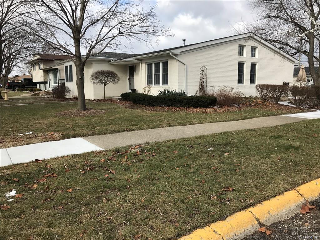 1104 Dreon Dr, Clawson, MI 48017 photo 1