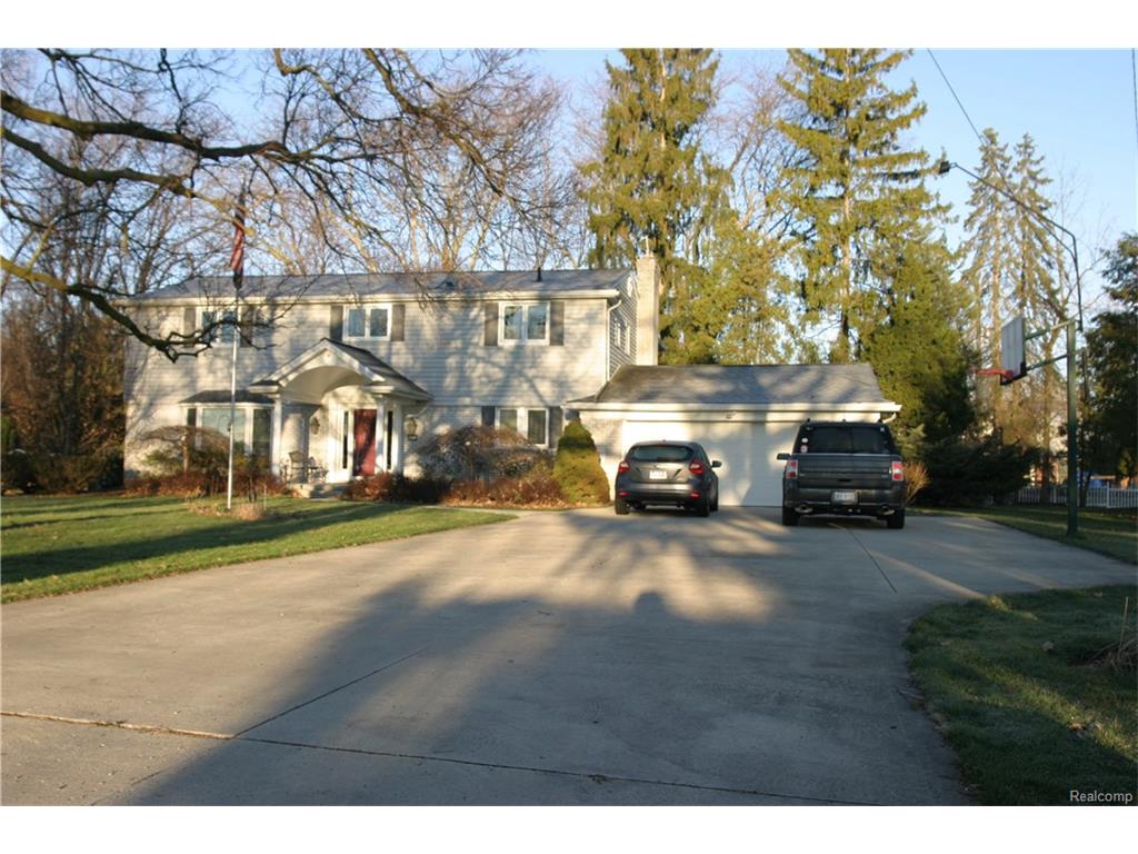 26036 E River Rd, Grosse Ile, MI 48138 photo 1