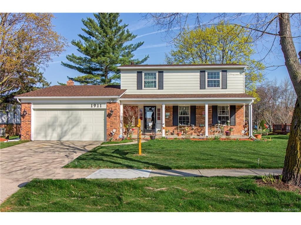 1911 Smallbrook Dr, Troy, MI 48085 photo 1