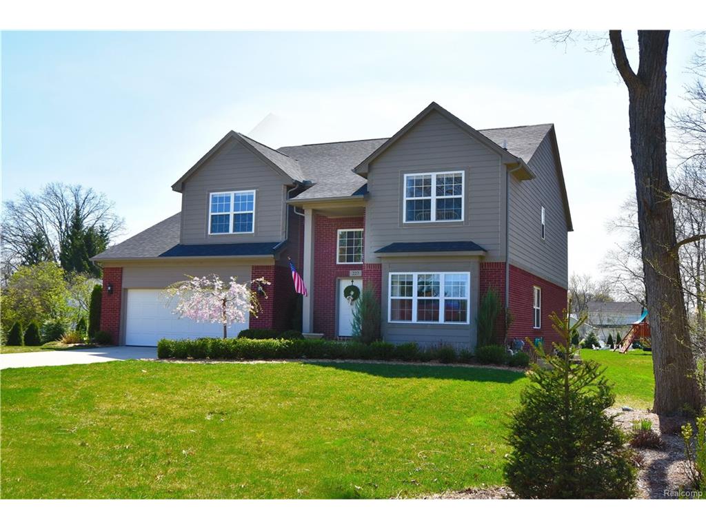 227 Webb Dr, Troy, MI 48098 photo 1