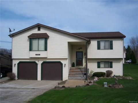2010 N Latson Rd, Howell, MI 48855 photo 1