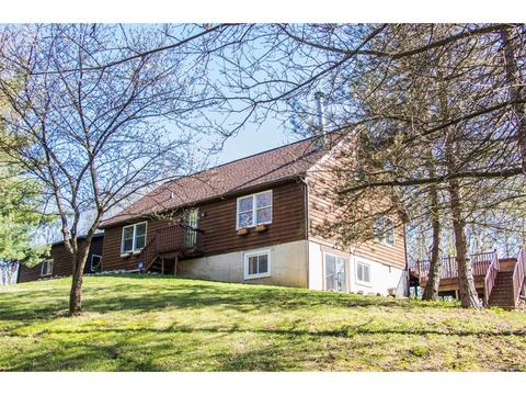 2700 Spring Hill Dr, Howell, MI 48843 photo 1