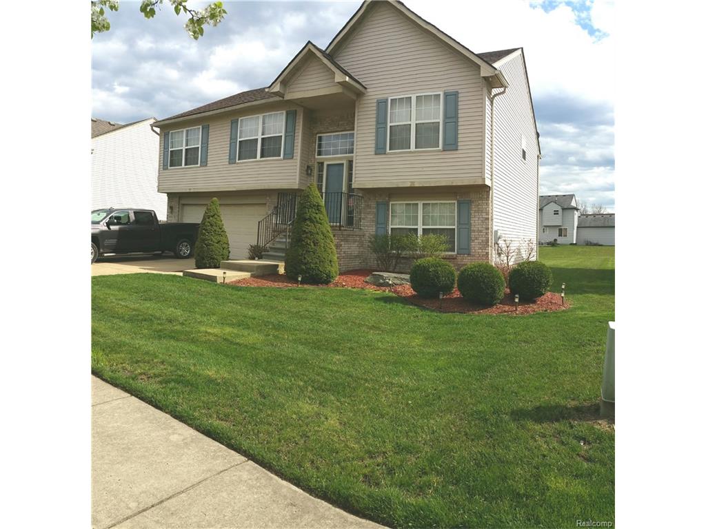 39175 Clocktower Dr, Romulus, MI 48174 photo 1
