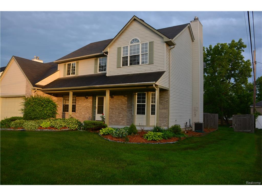 32 Evaline Dr, Troy, MI 48085 photo 1