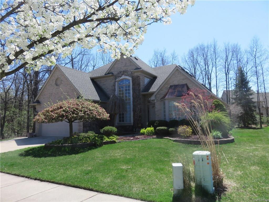 358 Jonathan Dr, Rochester Hills, MI 48307 photo 1