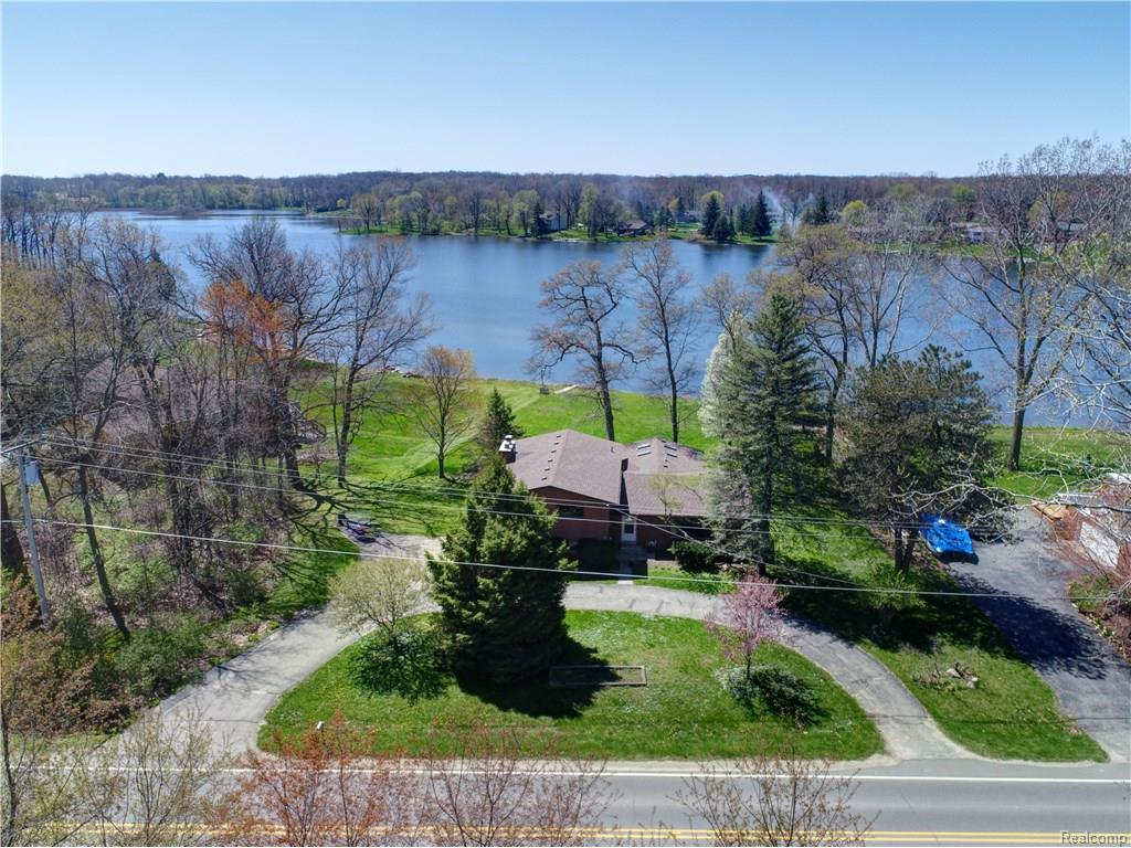 1444 E Coon Lake Rd, Howell, MI 48843 photo 1