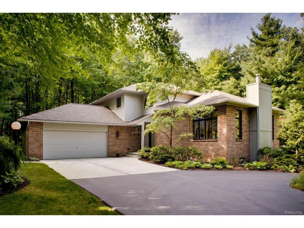 10064 Sugar Pne, Springfield Twp, MI 48348 photo 1