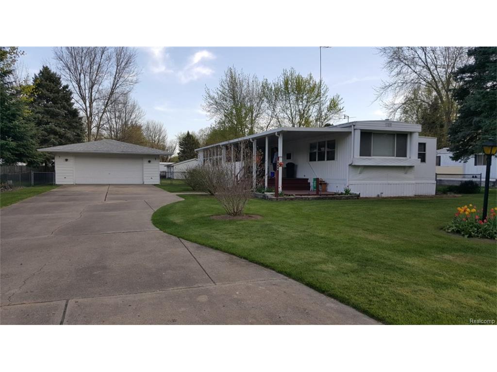 5824 Chippewa Dr, Howell, MI 48843 photo 1
