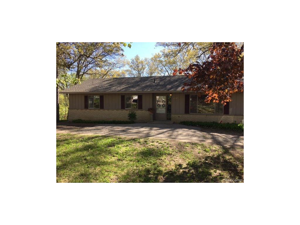 4237 Highcrest Dr, Brighton, MI 48116 photo 1