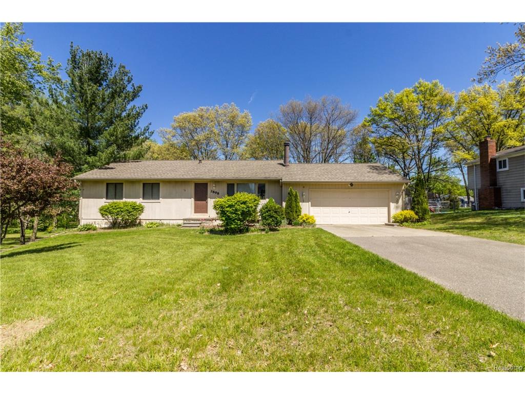 2898 Carpenter Ct, Commerce Twp, MI 48390 photo 1
