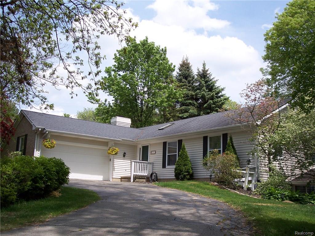 4011 Hillside Dr, Howell, MI 48843 photo 1