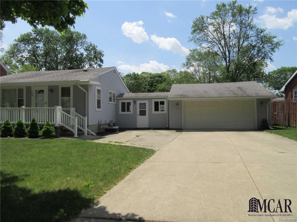 123 Stanford Dr, Monroe, MI 48162 photo 1