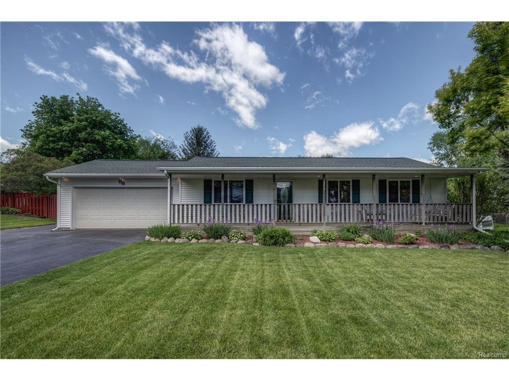 96 Meadowview Dr, Howell, MI 48843 photo 1