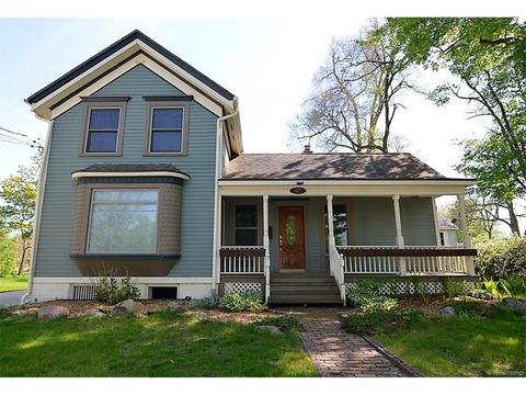 412 E Maple St, Holly Vlg, MI 48442 photo 1