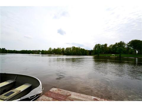 390 Laurel Dr, Gladwin, MI 48624 photo 1