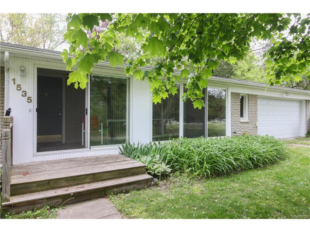 1535 E Hamlin Rd, Rochester Hills, MI 48307 photo 1