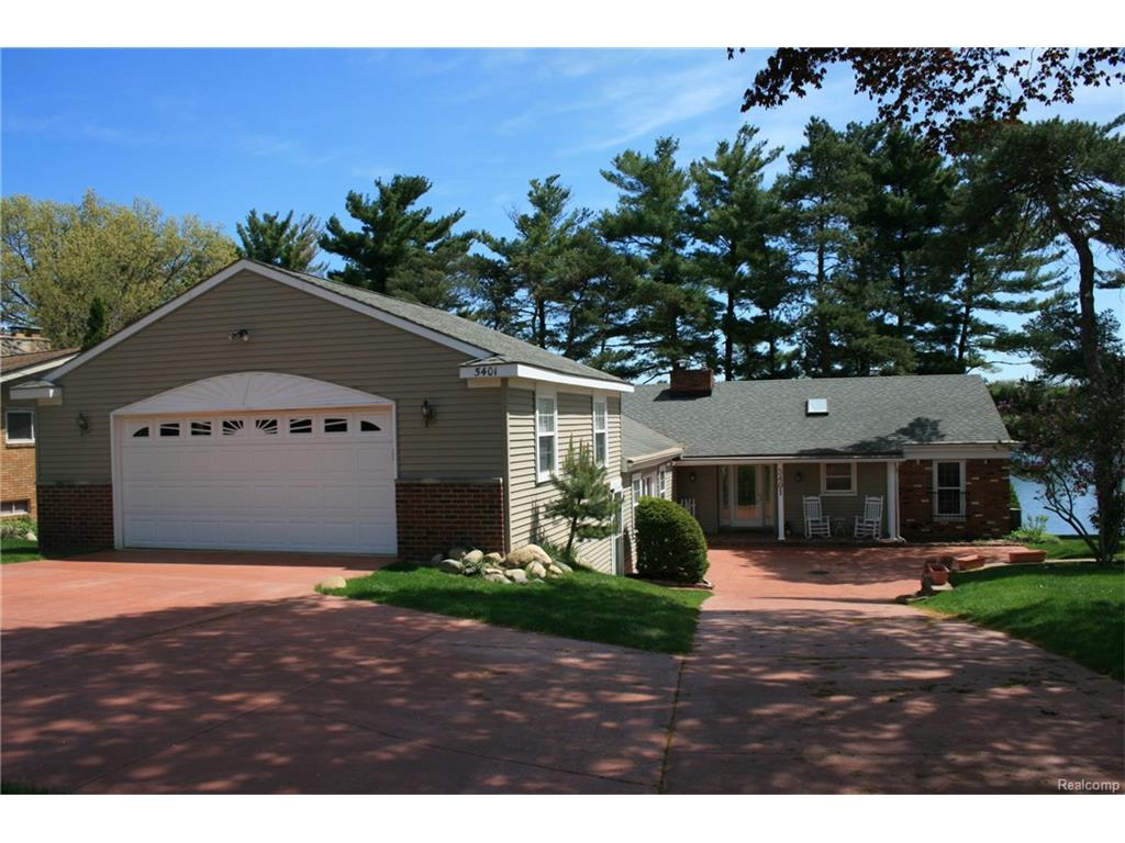 5401 Daniel Dr, Brighton, MI 48114 photo 1