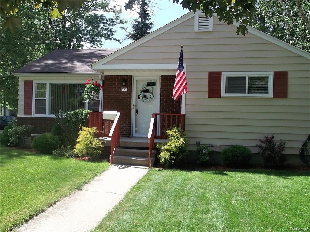 703 N Sixth St, Saint Clair, MI 48079 photo 1