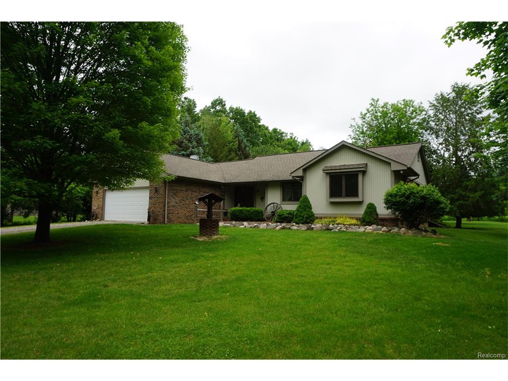 880 Kellogg, Howell, MI 48843 photo 1