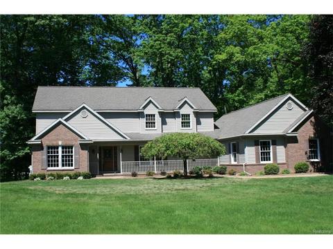 5224 Kierstan Dr, Brighton, MI 48114 photo 1
