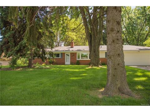 152 Nesbit Ln, Rochester Hills, MI 48309 photo 1