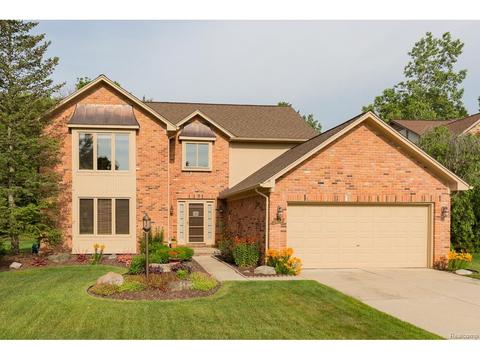 1072 Bembridge Dr, Rochester Hills, MI 48307 photo 1