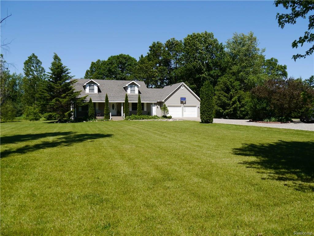 1995 Triangle Lake Rd, Howell, MI 48843 photo 1