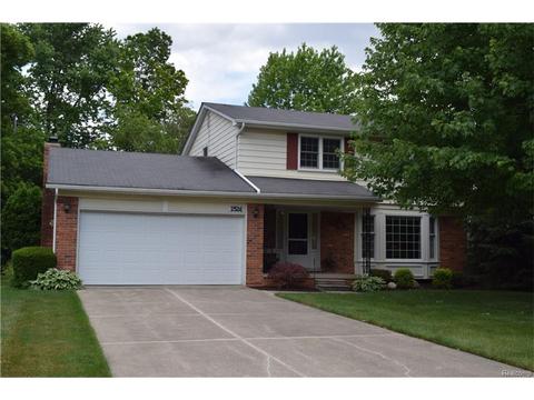 2526 Warwick Dr, Troy, MI 48084 photo 1