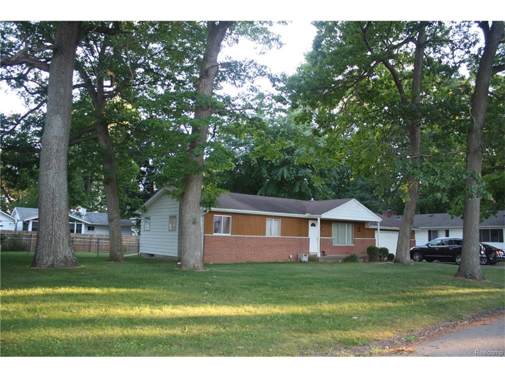 633 Chicago Dr, Howell, MI 48843 photo 1