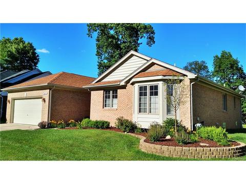 2041 Roundtree, Rochester Hills, MI 48307 photo 1