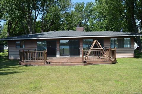 211 S Russell, Clay Twp, MI 48001 photo 1