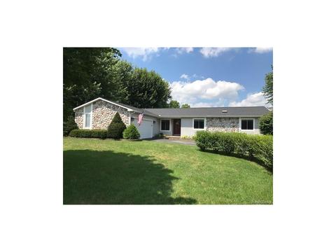 533 Prince Edward Dr, Howell, MI 48843 photo 1