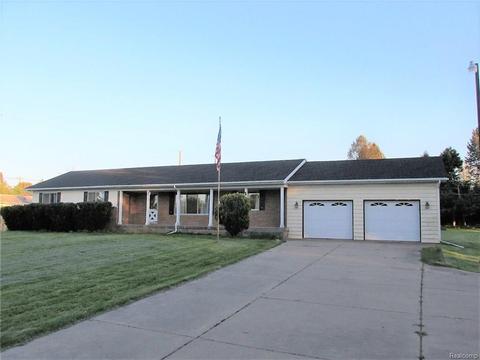 135 Bain Dr, Howell, MI 48855 photo 1